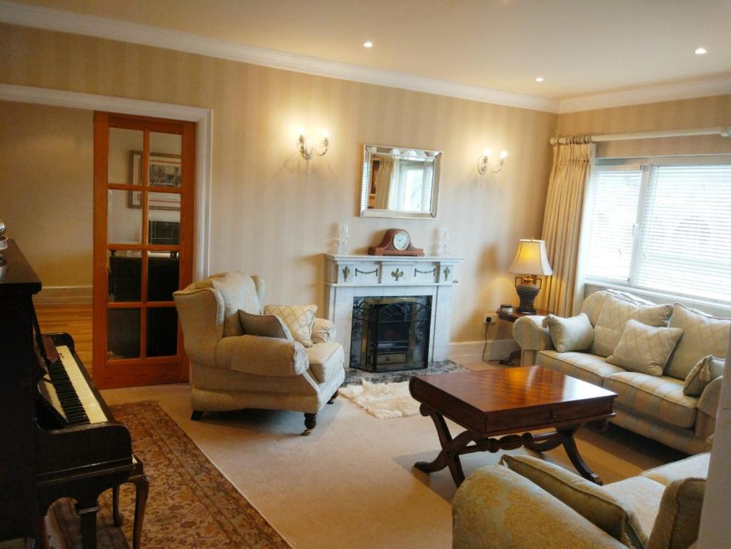 Corner House room 2