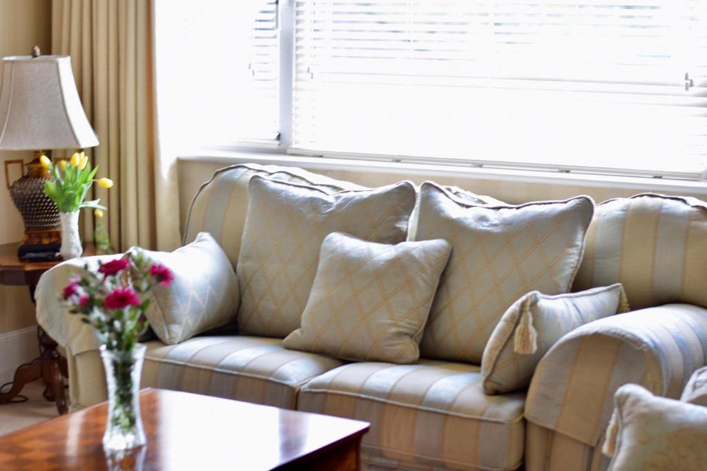 Corner House room 4